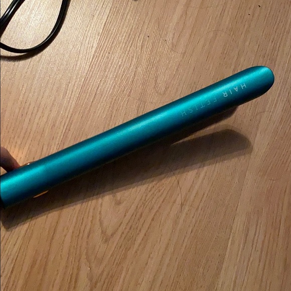 HAIR FETISH - Straightening iron - Picture 6 of 7